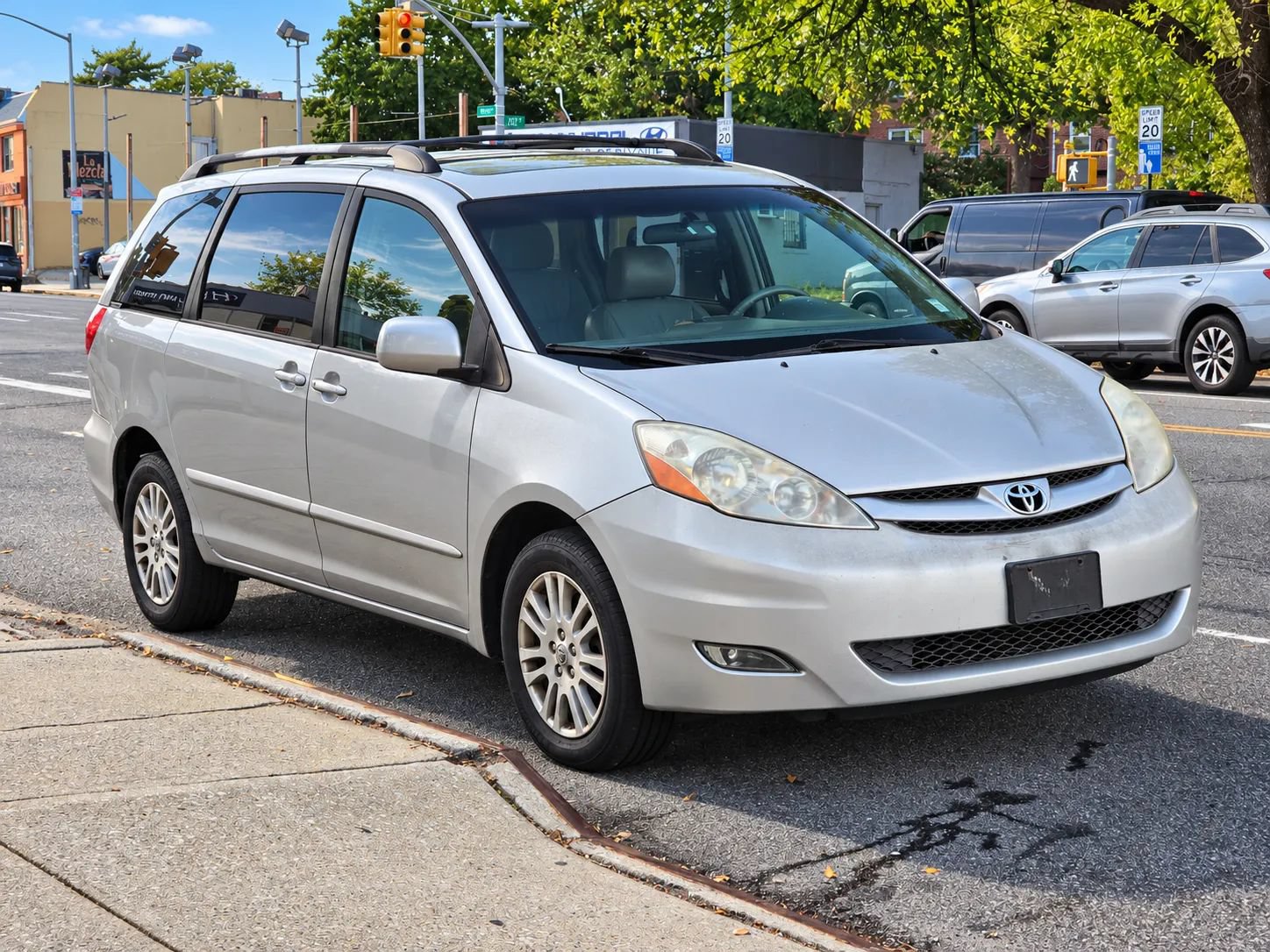 Used 2008 Toyota Sienna XLE AWD/4WD image 4