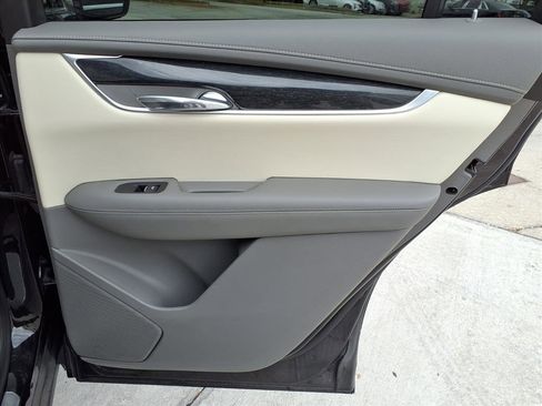 Used 2021 Cadillac XT6 Premium Luxury image 12