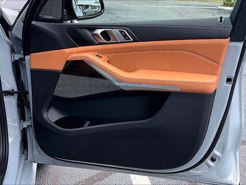 Used 2025 BMW X5 sDrive40i w/ M Sport Package image 24