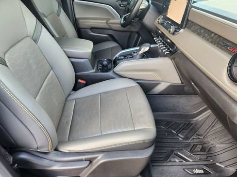 Used 2024 Chevrolet Colorado ZR2 w/ ZR2 Convenience Package III AWD/4WD image 14