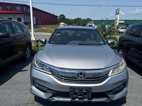 Used 2017 Honda Accord Sport image 2