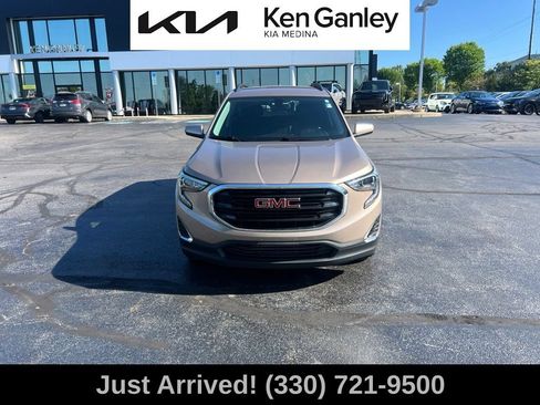 Used 2018 GMC Terrain SLE w/ Driver Convenience Package FWD image 2