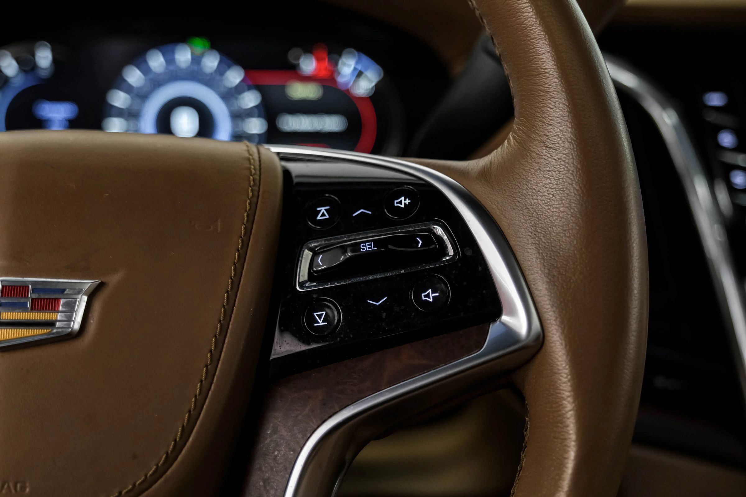 Used 2017 Cadillac Escalade ESV Platinum AWD/4WD image 18
