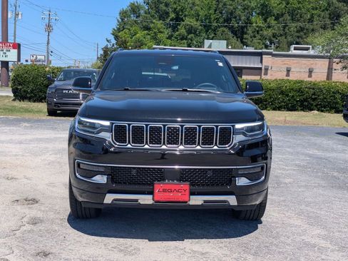 Used 2024 Jeep Wagoneer L Series III w/ Flexible Seating Group AWD/4WD image 2