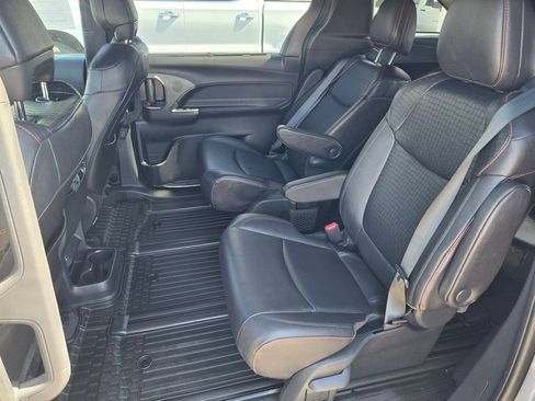 Used 2025 Toyota Sienna XSE w/ XSE Plus Package AWD/4WD image 11