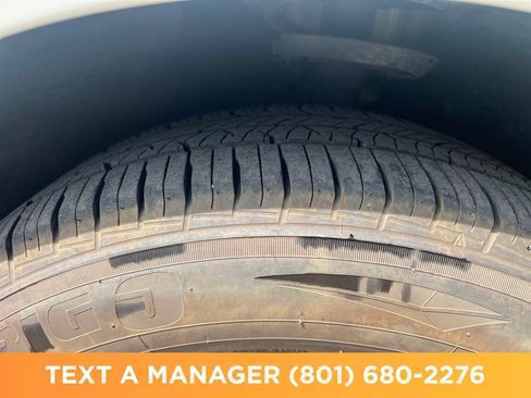 Used 2019 Chrysler Pacifica Touring-L FWD image 10