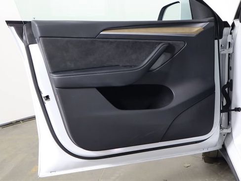 Used 2023 Tesla Model Y AWD image 18