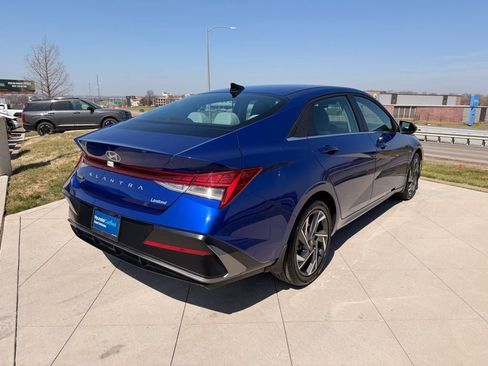 Used 2025 Hyundai Elantra Limited FWD image 5