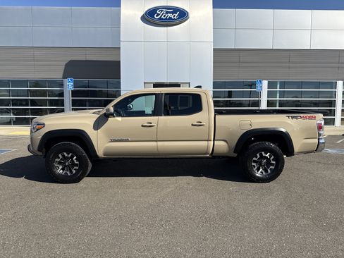 Used 2020 Toyota Tacoma TRD Off-Road AWD/4WD image 2
