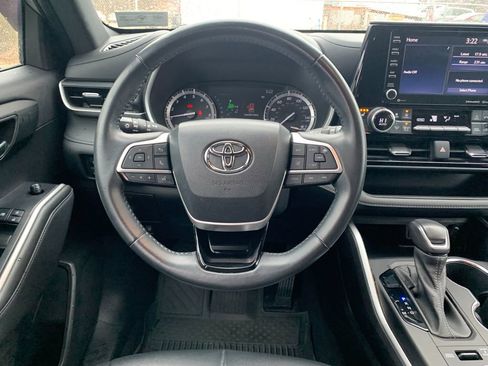Used 2022 Toyota Highlander XSE image 17