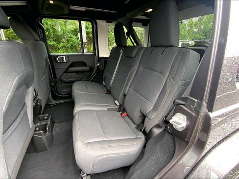 Used 2025 Jeep Wrangler Unlimited Sahara w/ Safety Group AWD/4WD image 16