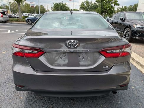 Used 2022 Toyota Camry LE FWD image 5
