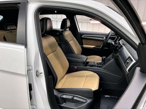 Used 2022 Volkswagen Atlas Cross Sport SE FWD image 10