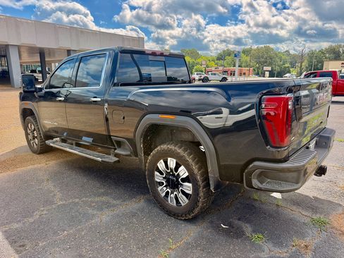 Used 2024 GMC Sierra 2500 Denali w/ Denali Reserve Package AWD/4WD image 4