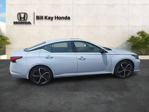 Used 2023 Nissan Altima 2.5 SR w/ SR Premium Package FWD image 6