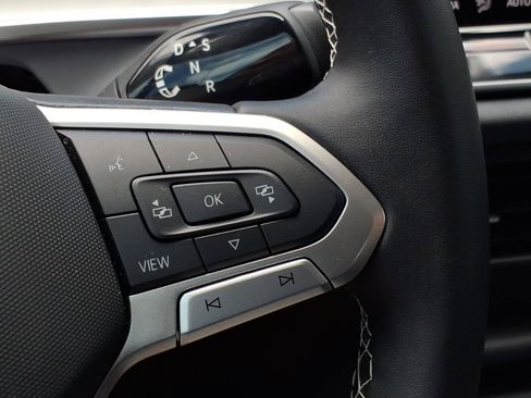 Certified 2025 Volkswagen Tiguan SE FWD image 31