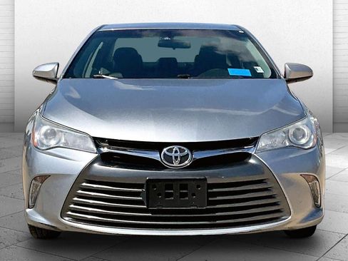 Used 2017 Toyota Camry XLE FWD image 2