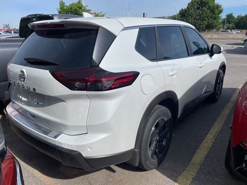 Used 2026 Nissan Rogue SV FWD image 6