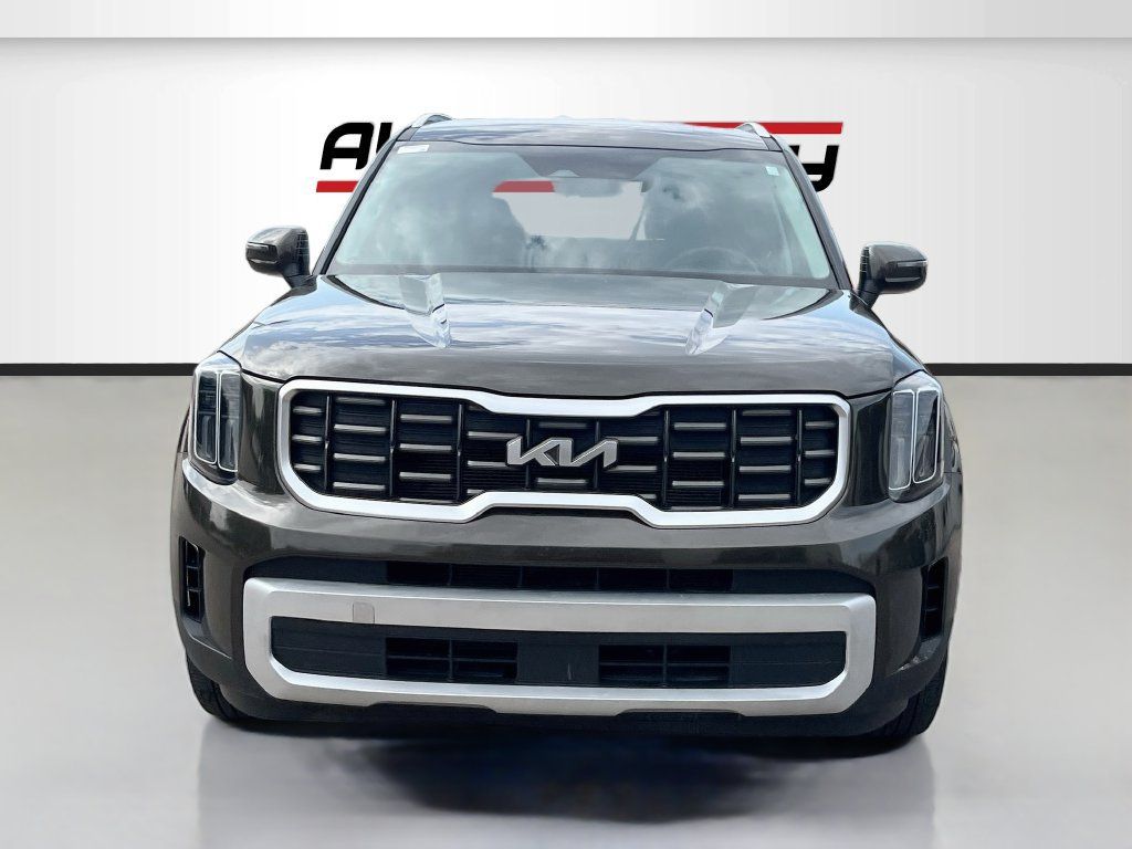 Used 2023 Kia Telluride S FWD image 2