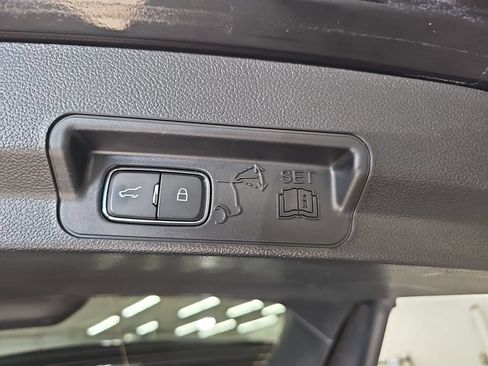 Used 2021 Ford Explorer XLT w/ Equipment Group 202A AWD/4WD image 14