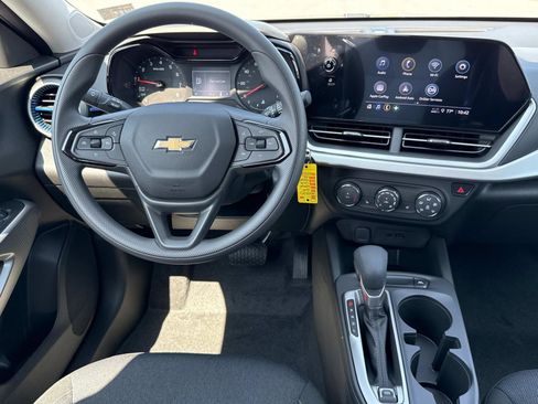 New 2025 Chevrolet Trax LS w/ LS Convenience Package image 2