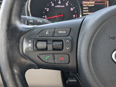 Certified 2018 Kia Sedona LX w/ LX Essentials Premium Package image 19