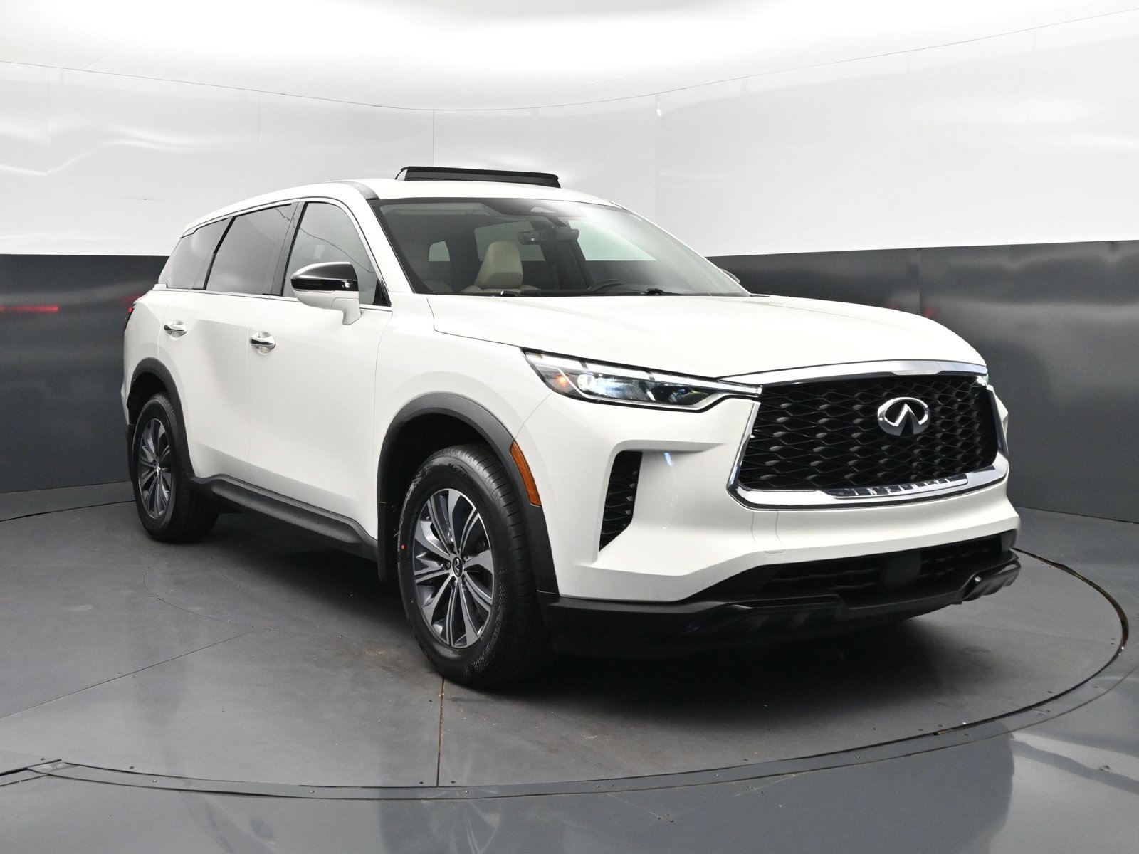 Used 2024 INFINITI QX60 Pure w/ Cargo Package FWD image 9