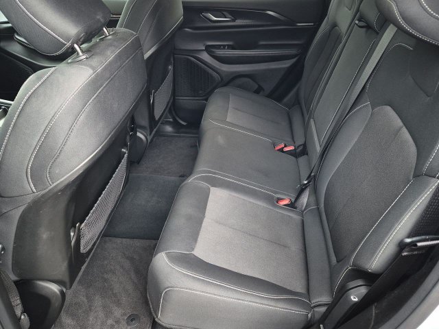 Used 2024 Jeep Grand Cherokee Laredo w/ Luxury Tech Group I AWD/4WD image 21