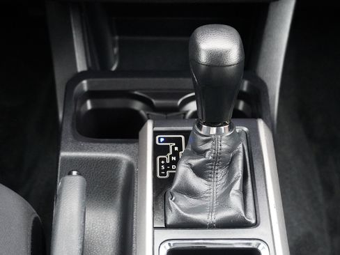 Certified 2018 Toyota Tacoma SR5 image 33