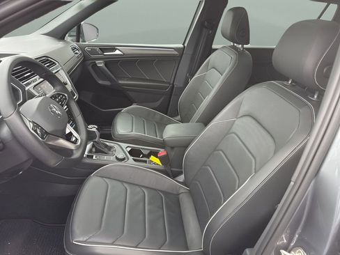 Used 2023 Volkswagen Tiguan SEL R-Line image 9