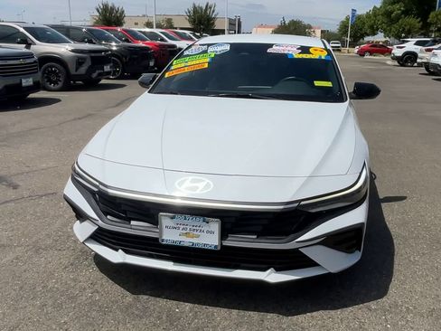 Used 2025 Hyundai Elantra Sport FWD image 2