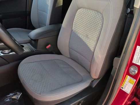 Used 2020 Ford Escape SE image 17