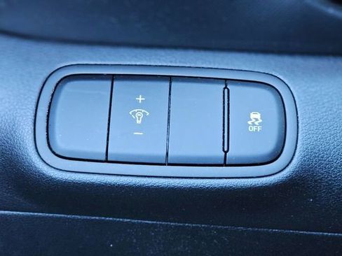 Used 2023 Hyundai Venue Limited image 20