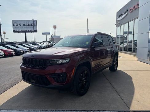 Certified 2025 Jeep Grand Cherokee Altitude image 2