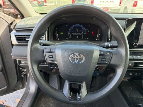 Used 2025 Toyota Camry LE image 19