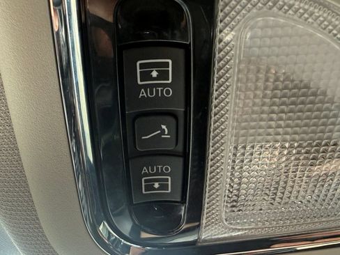 Used 2021 Jeep Cherokee Limited AWD/4WD image 31