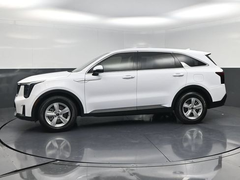 Used 2024 Kia Sorento LX FWD image 3
