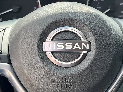 Used 2025 Nissan Sentra SR FWD image 17
