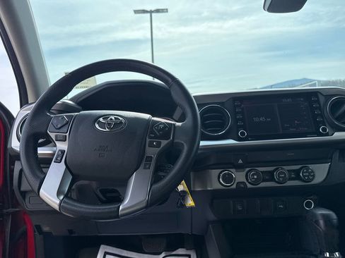 Used 2022 Toyota Tacoma SR5 AWD/4WD image 17