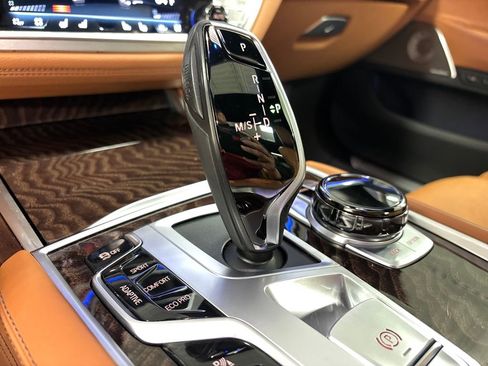 Used 2021 BMW 750i xDrive w/ Executive Package image 41