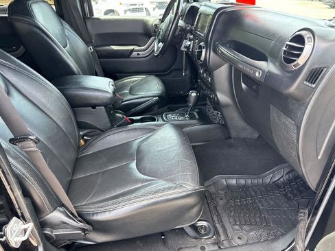 Used 2018 Jeep Wrangler Unlimited Sahara AWD/4WD image 13
