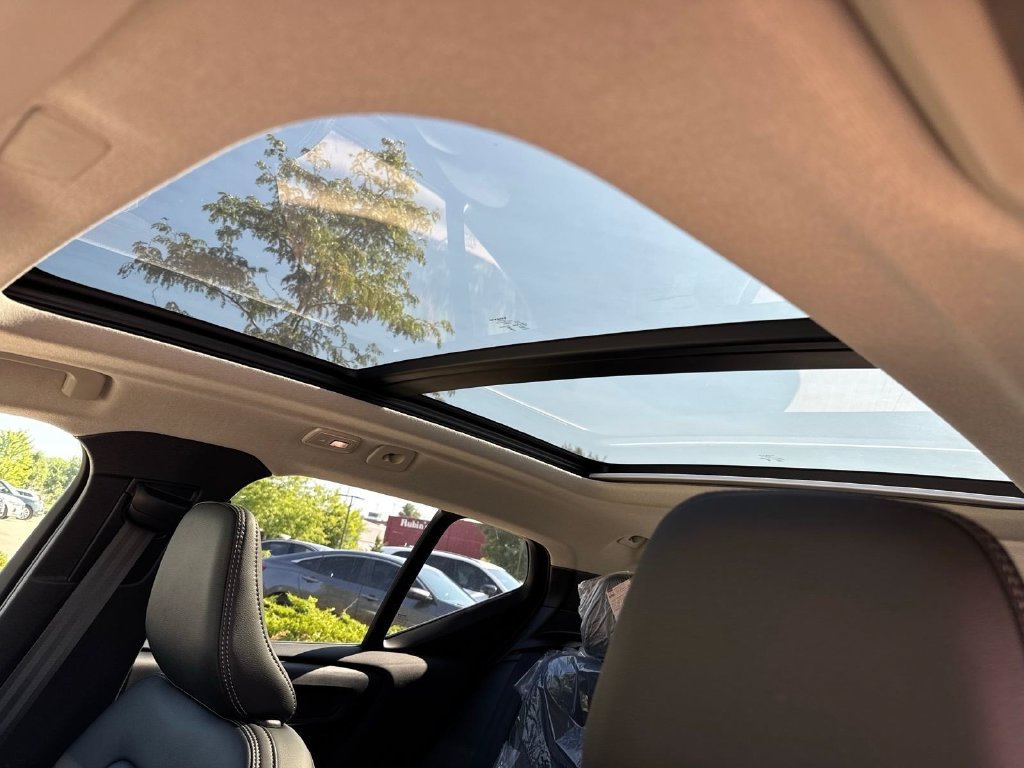 New 2026 Volvo XC40 B5 Plus w/ Climate Package AWD/4WD image 7