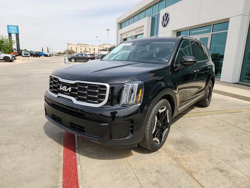 Used 2025 Kia Telluride S AWD/4WD image 3