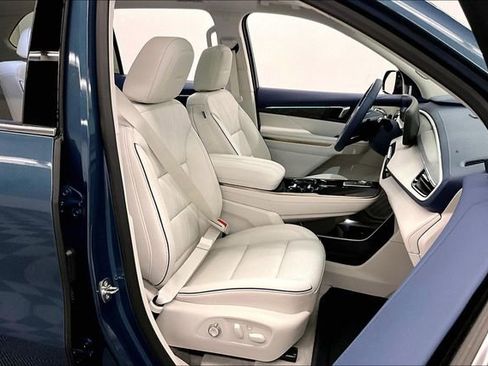 Used 2025 Buick Enclave Avenir w/ Super Cruise Package AWD/4WD image 8