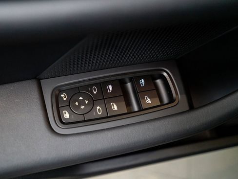 New 2025 Porsche Taycan image 19