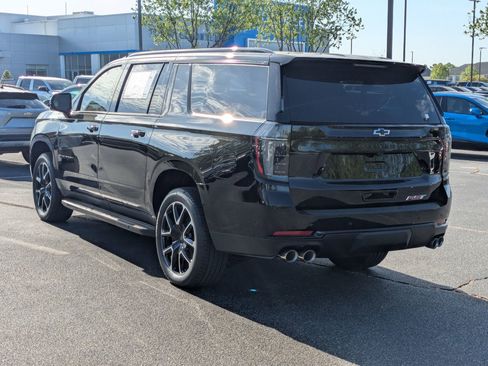 New 2026 Chevrolet Suburban RST w/ RST Capability Package AWD/4WD image 7