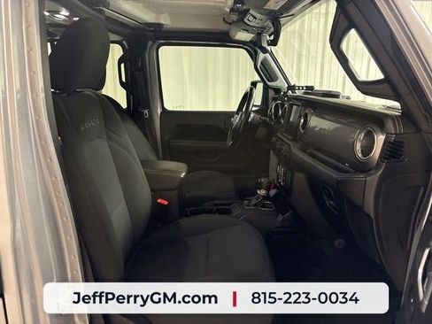 Used 2021 Jeep Wrangler Unlimited Sahara w/ Uconnect 4C Nav & Sound Group AWD/4WD image 23