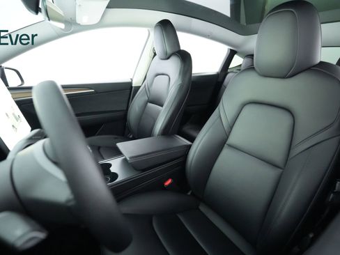 Used 2023 Tesla Model Y Standard Range image 4