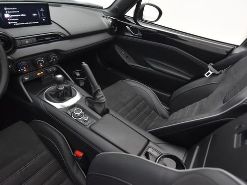 Used 2025 MAZDA MX-5 Miata RF Club RWD image 31