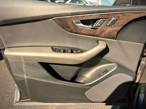 Used 2019 Audi Q8 Premium image 28